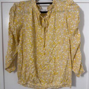 Rose & Olive Yellow & White Blouse Size Medium - Like New